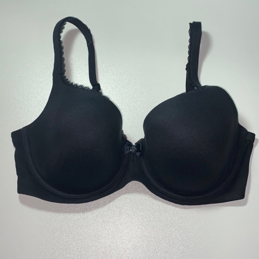 Victoria’s Secret body by Victoria black Demi bra